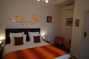 Postel nebo postele na pokoji v ubytování Riad Shanima SPA Marrakech