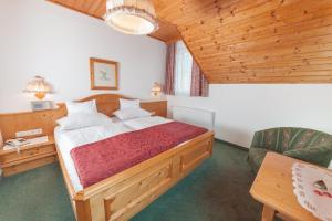 Ένα ή περισσότερα κρεβάτια σε δωμάτιο στο Pension Oberjörg