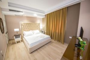 a hotel room with a bed and a television at Sole Luna Hotel in Borsh