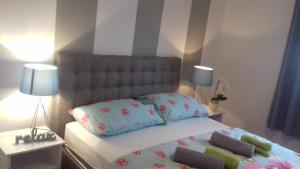 Postel nebo postele na pokoji v ubytování LUXURY APARTMENT KALA 2