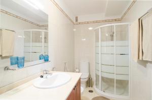 A bathroom at Armonia Park-Bajamar
