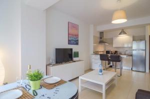 A kitchen or kitchenette at Armonia Park-Bajamar Még 17 kép