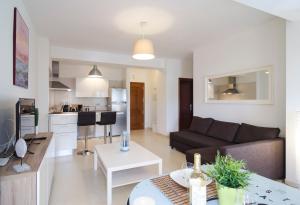 A kitchen or kitchenette at Armonia Park-Bajamar