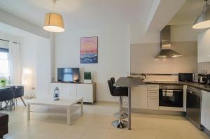 A kitchen or kitchenette at Armonia Park-Bajamar