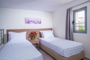 Postel nebo postele na pokoji v ubytování South Coast Hotel