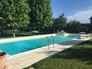 a swimming pool in a yard with a picnic table at A Casa di Diamante in Bisceglie +39 photos