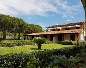 A garden outside Lido Azzurro Residence rta