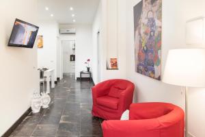 A seating area at Shalai Relais Apartment