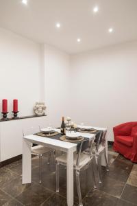 A seating area at Shalai Relais Apartment