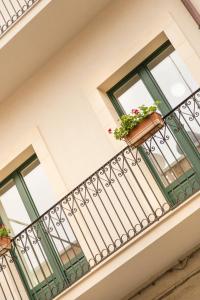 A balcony or terrace at Shalai Relais Apartment