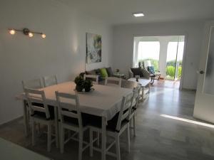 Dining area sa apartment