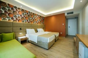 เตียงในห้องที่ Albanian Star Hotel