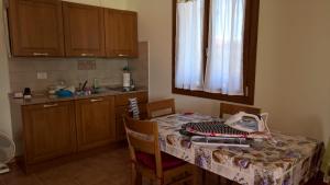 
A kitchen or kitchenette at Agriturismo Ai Laghi
