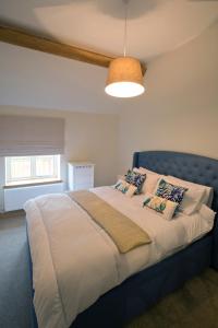 Katil atau katil-katil dalam bilik di Woodspurge Cottage, Drift House Holiday Cottages