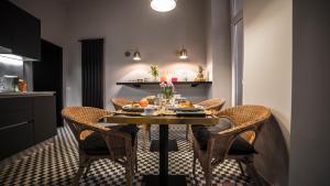 a dining room with a table and wicker chairs at SuiteLifeTrevi in Rome