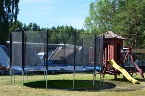 斯文托伊Jūros g. 41, Delta的一个带滑梯和游戏结构的游乐场的公园 更多34张照片