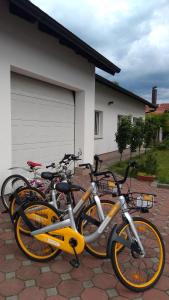a group of bikes parked in front of a house at Guesthouse Jelic in Teslić