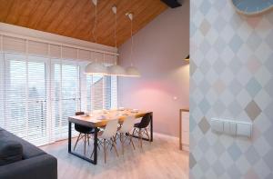 Posedenie v ubytovaní Apartament Sun House SAUNA KOMINEK SKRZYCZNE