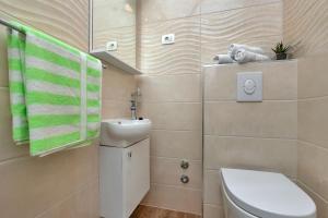 Koupelna v ubytování Sun&Sea 4 stars apartment + 21 fotografií