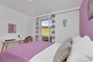 Postel nebo postele na pokoji v ubytování Sun&Sea 4 stars apartment