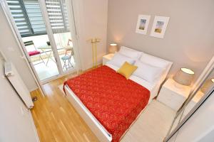 Posteľ alebo postele v izbe v ubytovaní Spacious Premium Apt Lipotica with Oldtown view - Have a memorable holiday