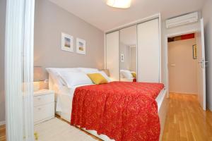 Posteľ alebo postele v izbe v ubytovaní Spacious Premium Apt Lipotica with Oldtown view - Have a memorable holiday