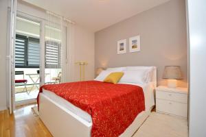 Posteľ alebo postele v izbe v ubytovaní Spacious Premium Apt Lipotica with Oldtown view - Have a memorable holiday
