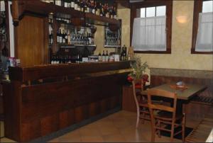 De lounge of bar bij Albergo La Rosa
