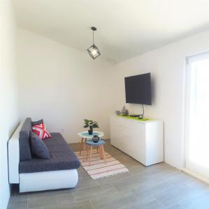 Fotografie z fotogalerie ubytování Apartment Svilan - terrace with sea view and nature v destinaci Zečevo