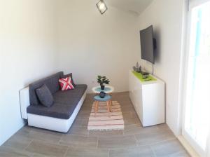 Fotografie z fotogalerie ubytování Apartment Svilan - terrace with sea view and nature v destinaci Zečevo