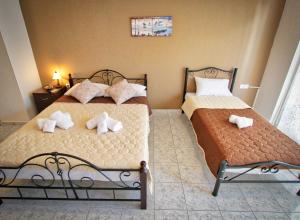 A bed or beds in a room at Arianna Studios 7