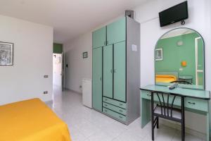 TV in/ali zabaviščno središče v nastanitvi Mini Hotel