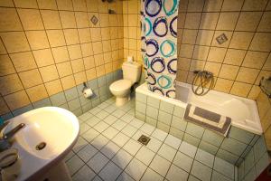 A bathroom at Arianna Studios 7