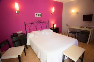 Postel nebo postele na pokoji v ubytování Hotel La Posada De Paco - Spa & Adults Friendly