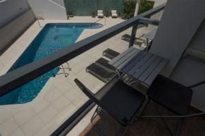 Bazén v ubytování Hotel La Posada De Paco - Spa & Adults Friendly nebo v jeho okolí