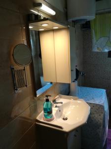 a bathroom with a sink and a mirror at Glastri Ammouliani in Ammouliani