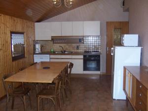 Kuchyň nebo kuchyňský kout v ubytování le -charvin