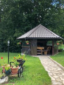 Vonkajšia záhrada v ubytovaní Plitvice Rooms Family Glumac