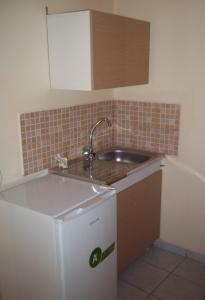 Kuchyň nebo kuchyňský kout v ubytování En Leuko Apartments