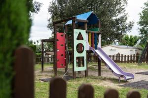 Herní místnost nebo prostor pro děti v ubytování Camping Gironella