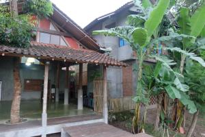 an external view of a house with a courtyard at Omah Kebon Nitiprayan in Bantul