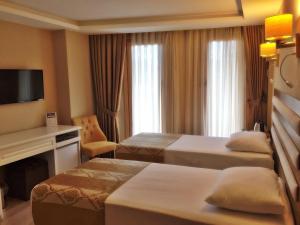 Ένα ή περισσότερα κρεβάτια σε δωμάτιο στο Feza Otel +61 φωτογραφίες