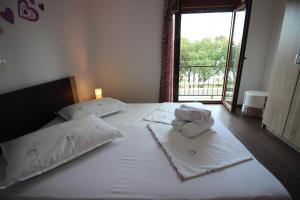 Postel nebo postele na pokoji v ubytování Apartmani Irena