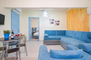 A seating area at Blue Sea Paradise