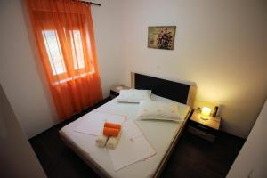 Postel nebo postele na pokoji v ubytování Apartmani Irena
