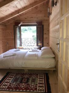 A bed or beds in a room at Aden River