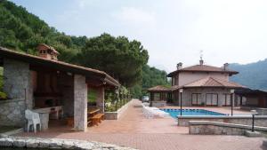Poolen vid eller i närheten av Resort Ninfea San Pellegrino Terme