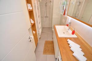Kúpeľňa v ubytovaní Spacious Premium Apt Lipotica with Oldtown view - Have a memorable holiday