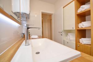Kúpeľňa v ubytovaní Spacious Premium Apt Lipotica with Oldtown view - Have a memorable holiday