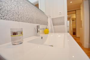 Kúpeľňa v ubytovaní Spacious Premium Apt Lipotica with Oldtown view - Have a memorable holiday